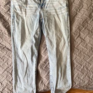 BARELY WORN AMERICAN EAGLE JEANS